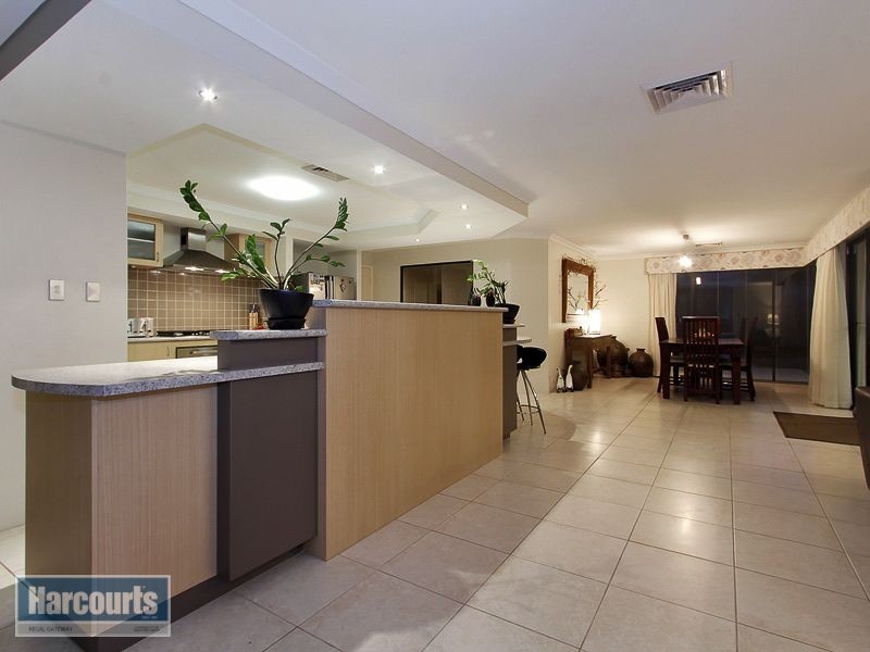 11 Halcyon Way, Atwell WA 6164