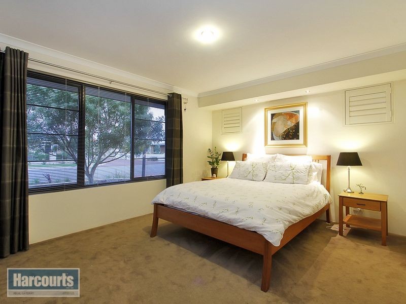 11 Halcyon Way, Atwell WA 6164