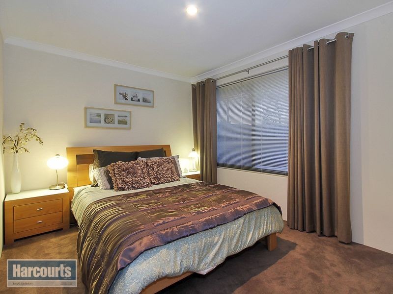 11 Halcyon Way, Atwell WA 6164