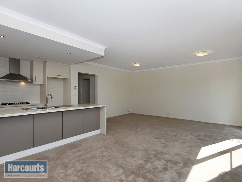 20/18 Deanmore Bend, Hammond Park WA 6164