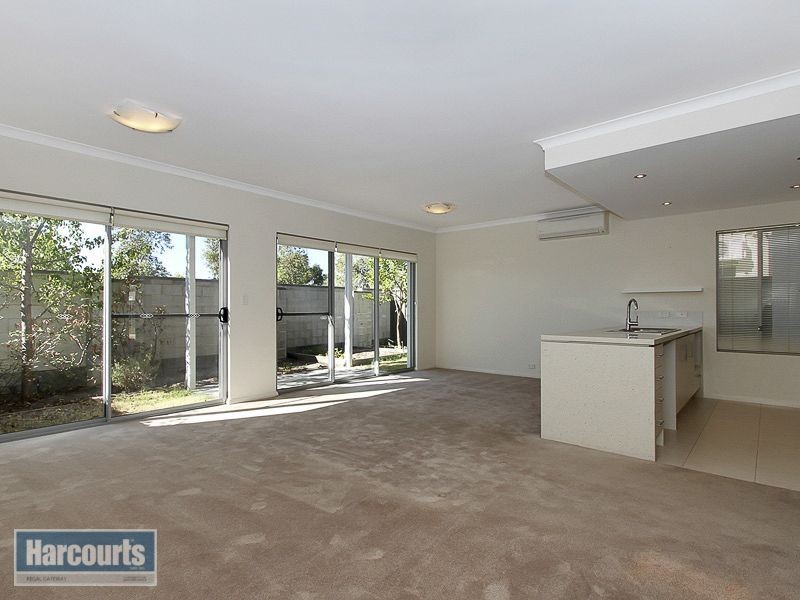 20/18 Deanmore Bend, Hammond Park WA 6164