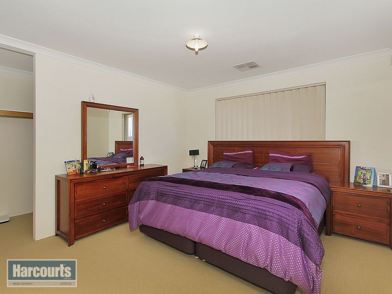13 Monticello Parkway, Piara Waters WA 6112