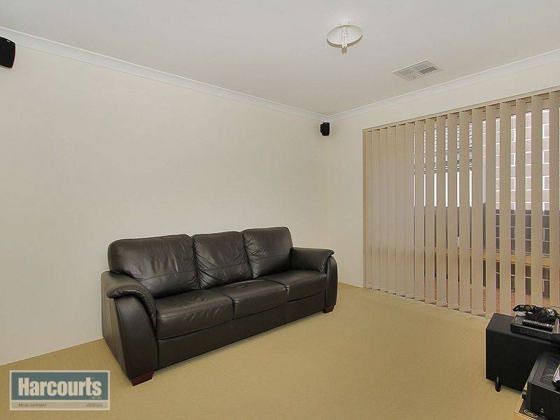 13 Monticello Parkway, Piara Waters WA 6112
