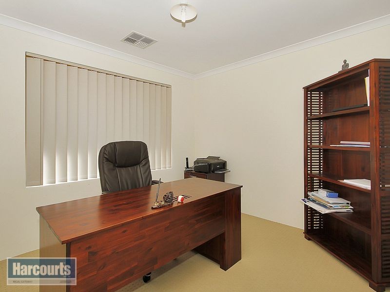 13 Monticello Parkway, Piara Waters WA 6112
