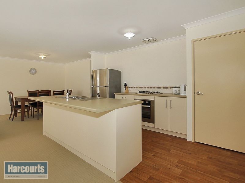 13 Monticello Parkway, Piara Waters WA 6112