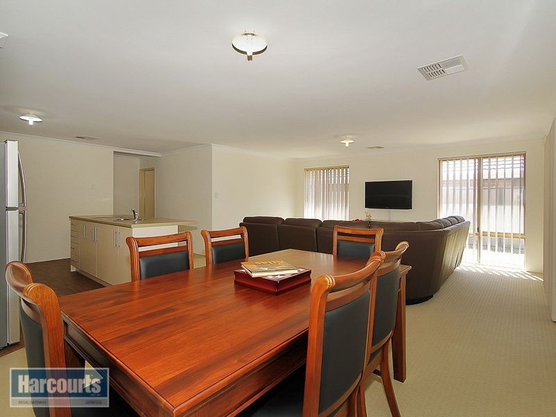 13 Monticello Parkway, Piara Waters WA 6112