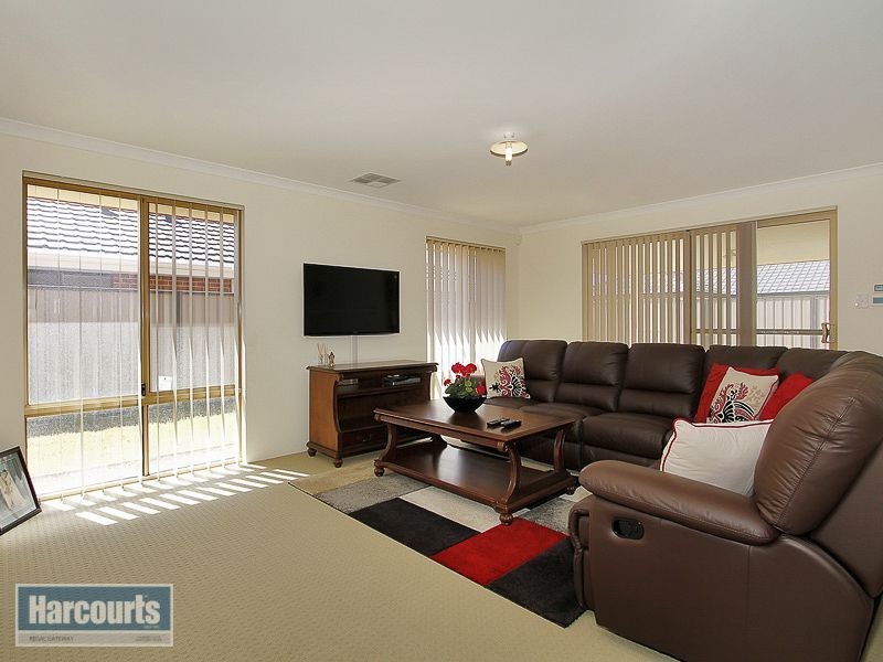13 Monticello Parkway, Piara Waters WA 6112
