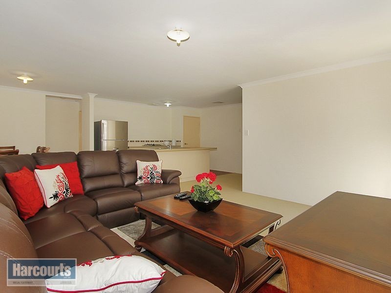 13 Monticello Parkway, Piara Waters WA 6112