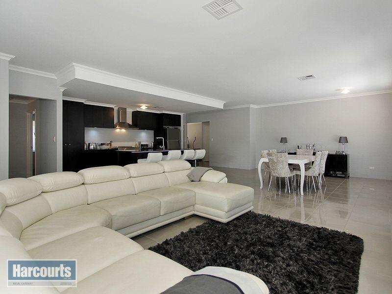 81 honeywood avenue, Wandi WA 6167