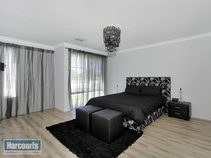 81 honeywood avenue, Wandi WA 6167