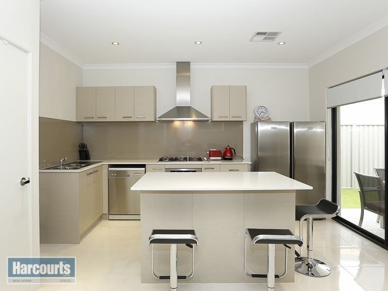 136 Honeywood Avenue, Wandi WA 6167