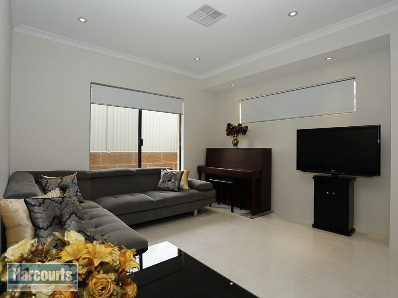 136 Honeywood Avenue, Wandi WA 6167