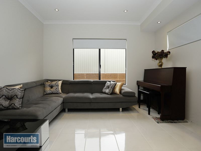 136 Honeywood Avenue, Wandi WA 6167