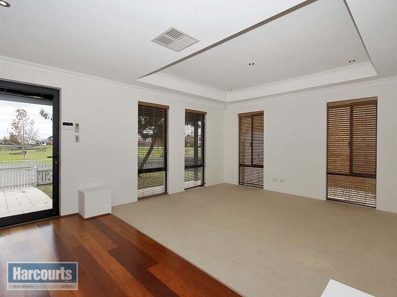 25 Harmony Avenue, Atwell WA 6164