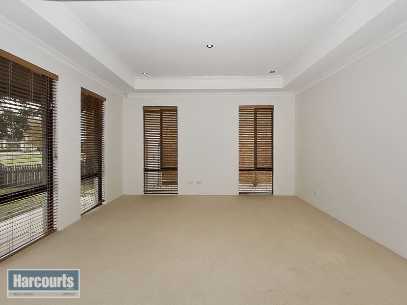 25 Harmony Avenue, Atwell WA 6164