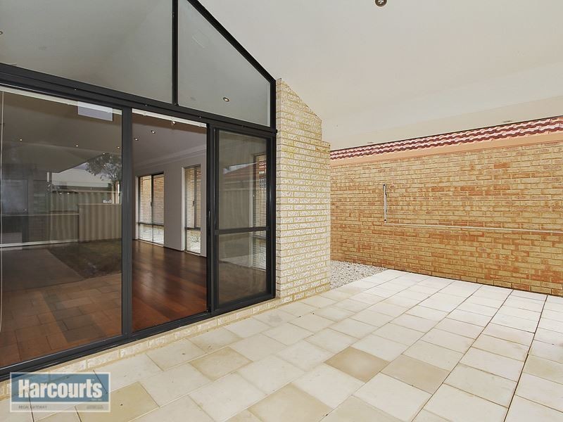 25 Harmony Avenue, Atwell WA 6164