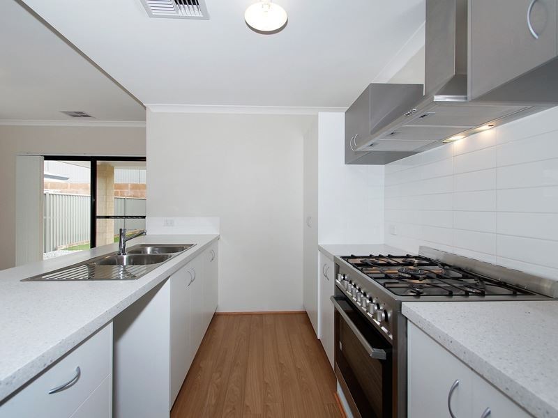 42 Litchfield Circle, Wandi WA 6167