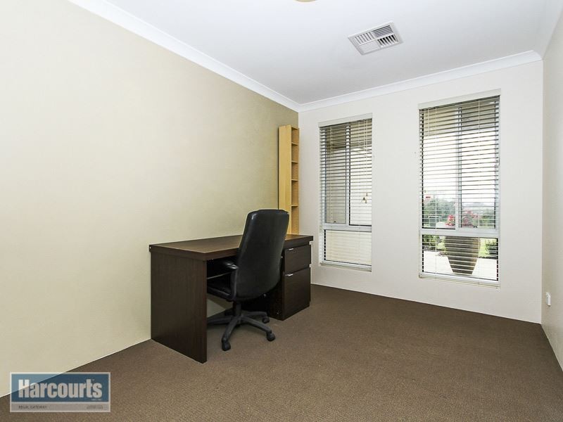 21 Neilson Street, Hammond Park WA 6164