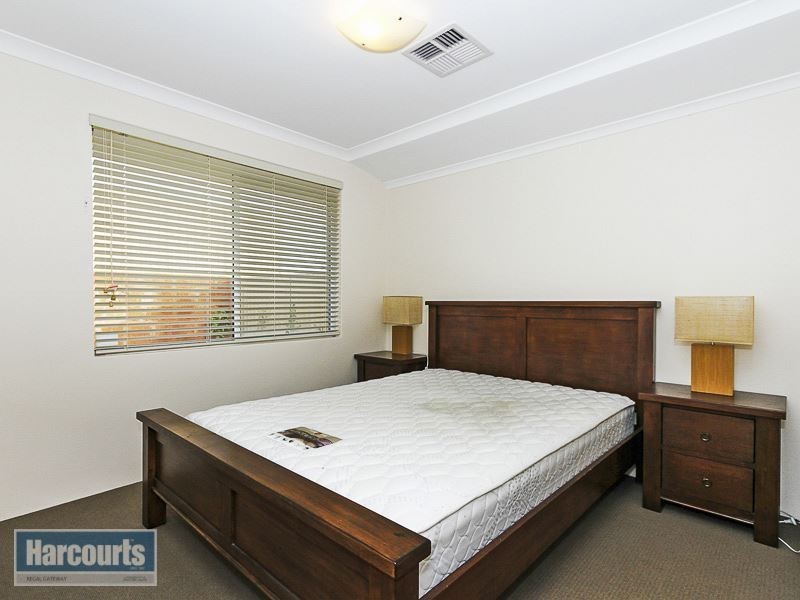 21 Neilson Street, Hammond Park WA 6164