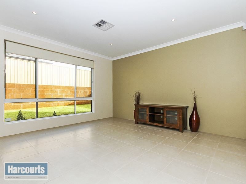21 Neilson Street, Hammond Park WA 6164