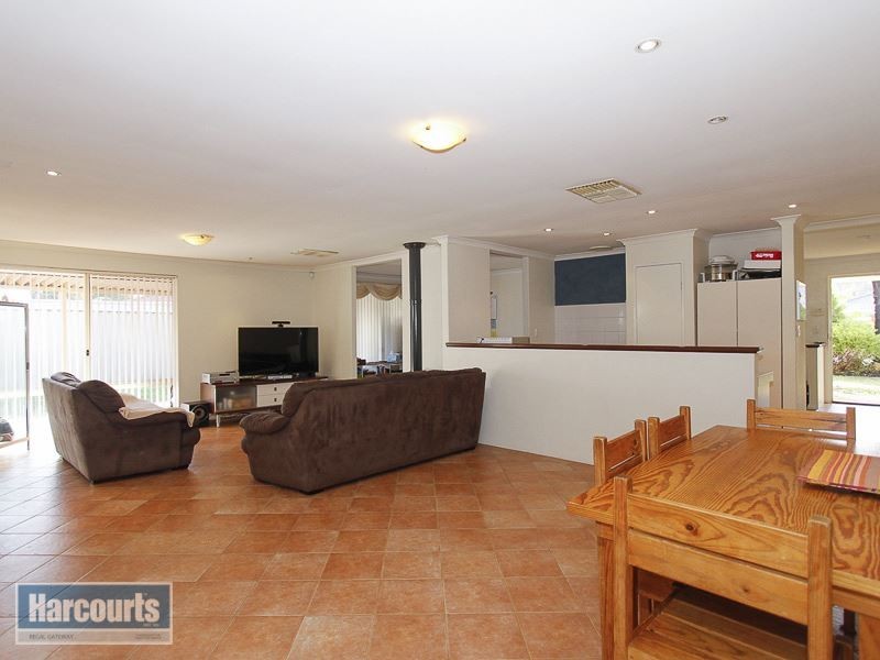 3 Daley Close, Atwell WA 6164