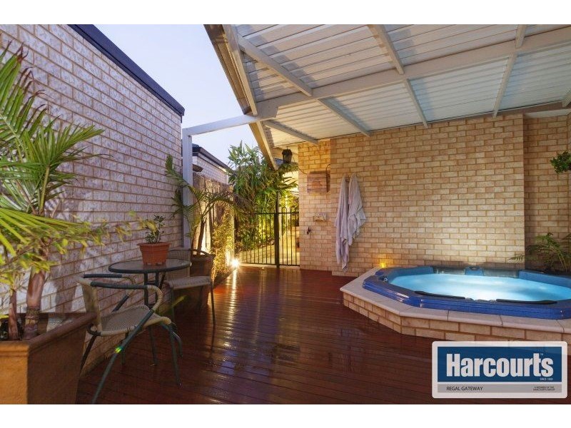 6 Elemi Bend, Atwell WA 6164