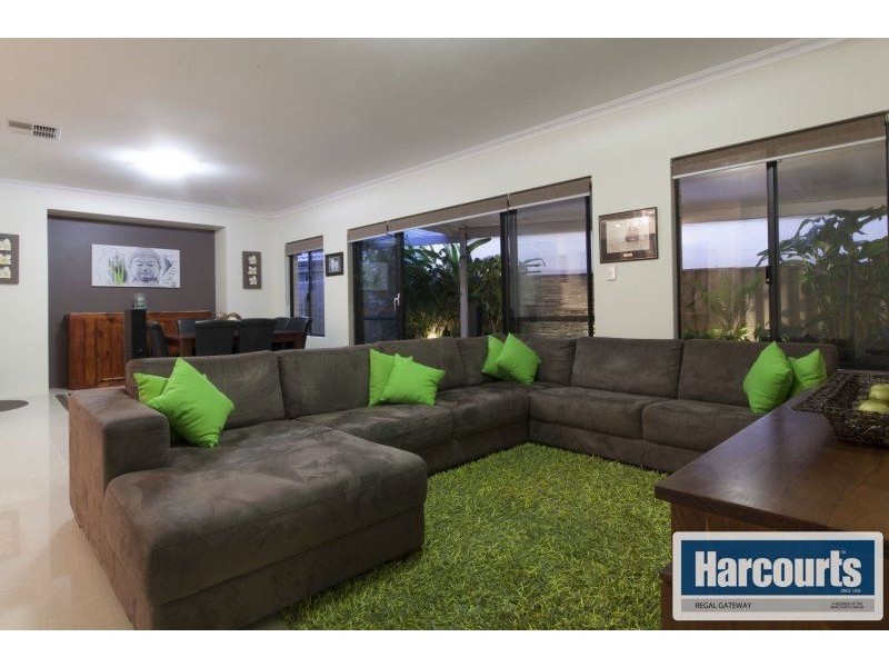 6 Elemi Bend, Atwell WA 6164