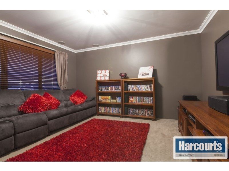 6 Elemi Bend, Atwell WA 6164