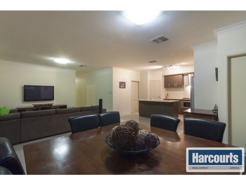 6 Elemi Bend, Atwell WA 6164