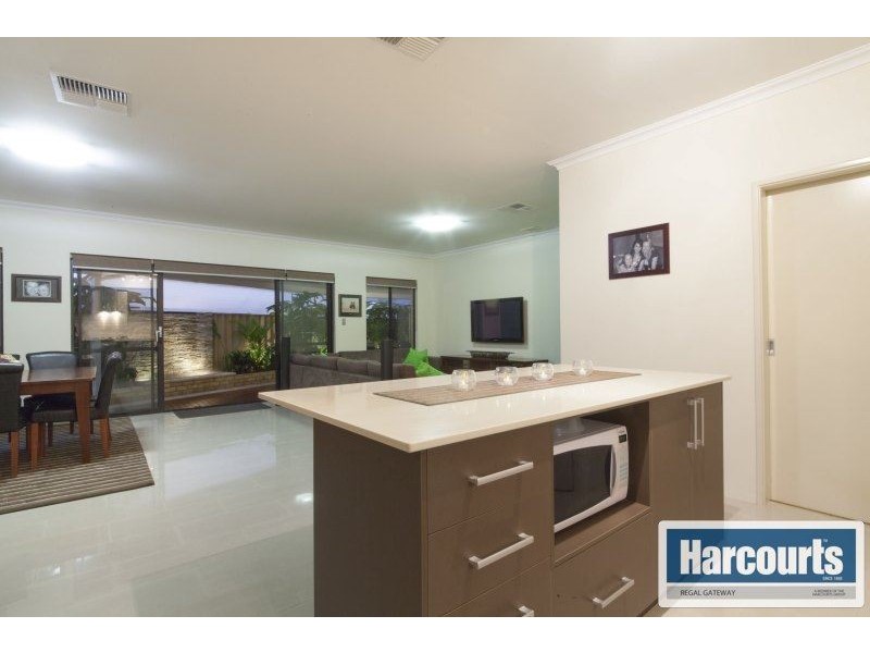 6 Elemi Bend, Atwell WA 6164