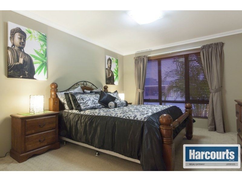 6 Elemi Bend, Atwell WA 6164