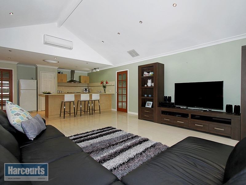 16 Concord Terrace, Atwell WA 6164