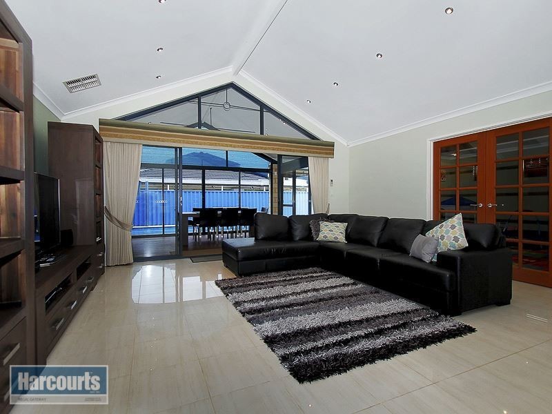 16 Concord Terrace, Atwell WA 6164