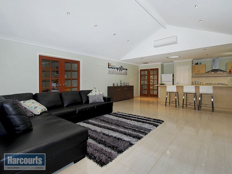 16 Concord Terrace, Atwell WA 6164