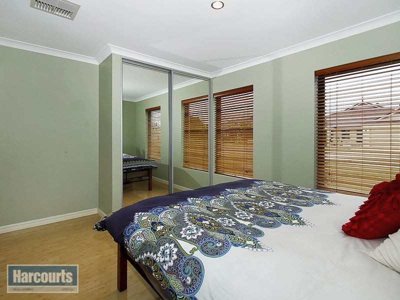 16 Concord Terrace, Atwell WA 6164