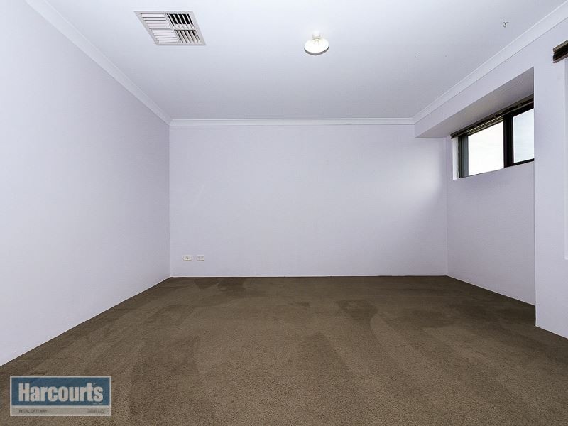 9 St Joseph Fairway, Success WA 6164