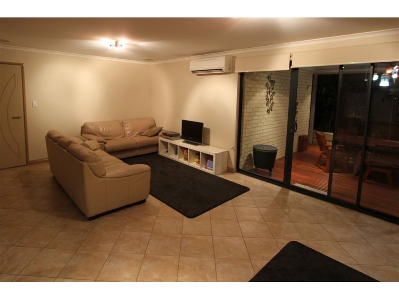 8 Nesbit Place, Success WA 6164