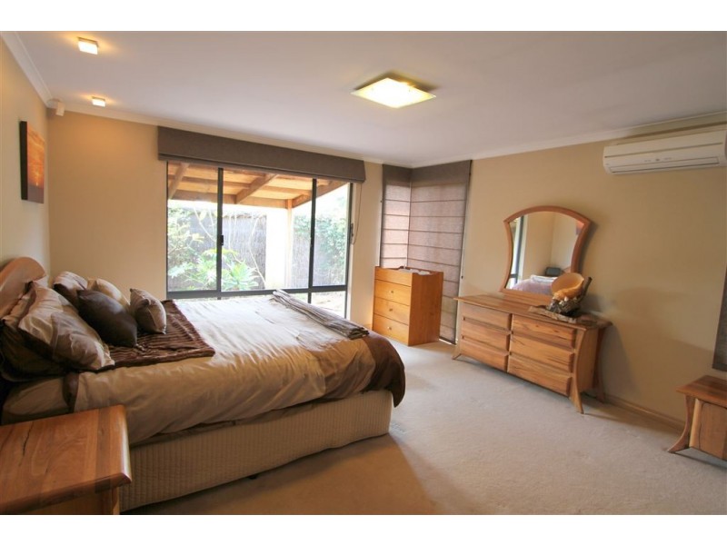 8 Nesbit Place, Success WA 6164