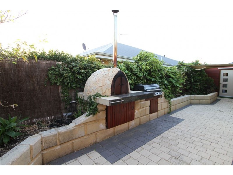 8 Nesbit Place, Success WA 6164
