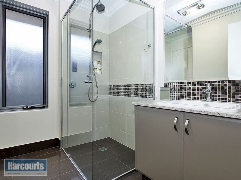 35B Drysdale Gardens, Wandi WA 6167