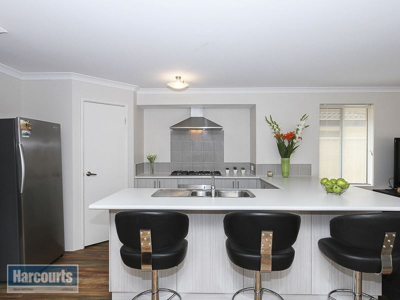 52 Gaebler Road, Hammond Park WA 6164