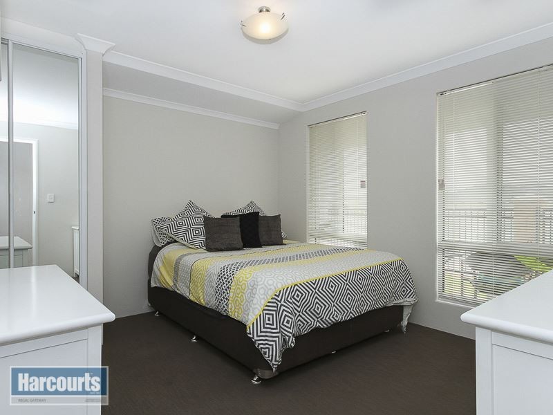 52 Gaebler Road, Hammond Park WA 6164