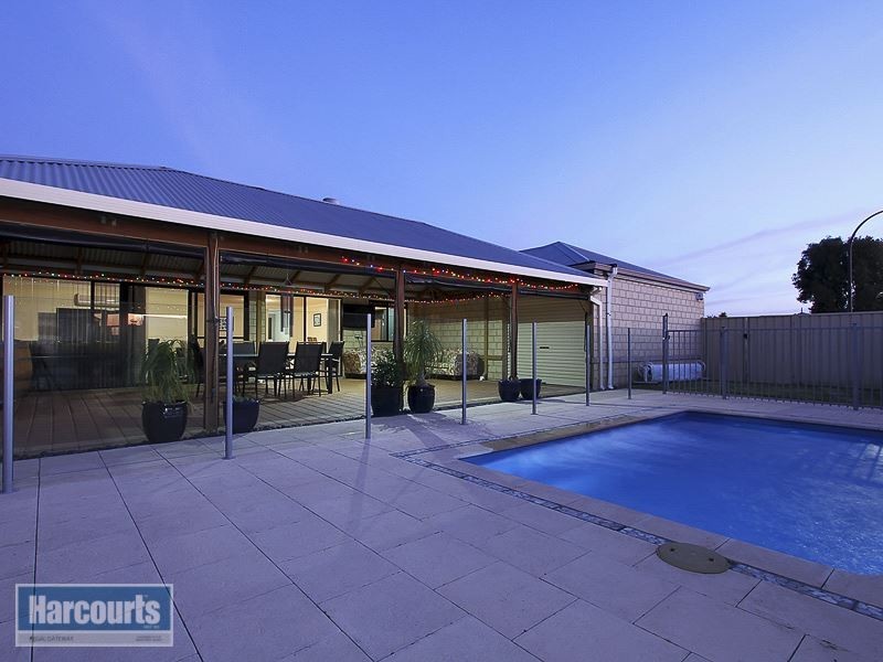 37 Avon Crescent, Atwell WA 6164