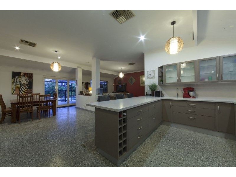 8 Marie Court, Atwell WA 6164