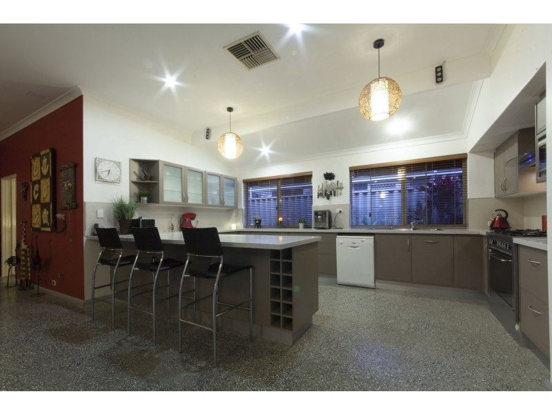 8 Marie Court, Atwell WA 6164