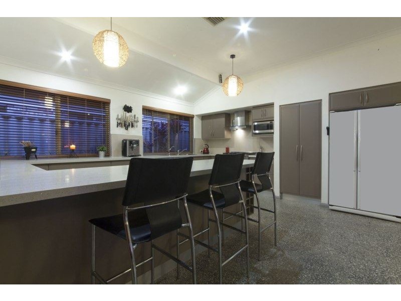 8 Marie Court, Atwell WA 6164