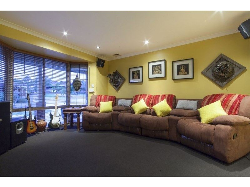8 Marie Court, Atwell WA 6164