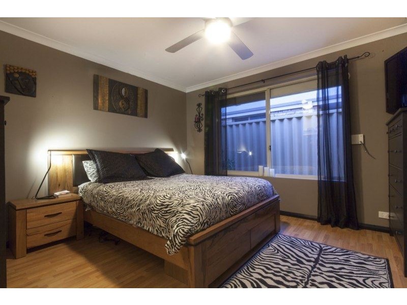 8 Marie Court, Atwell WA 6164