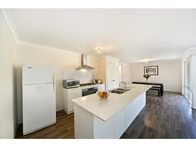 17 Neilson Street, Hammond Park WA 6164