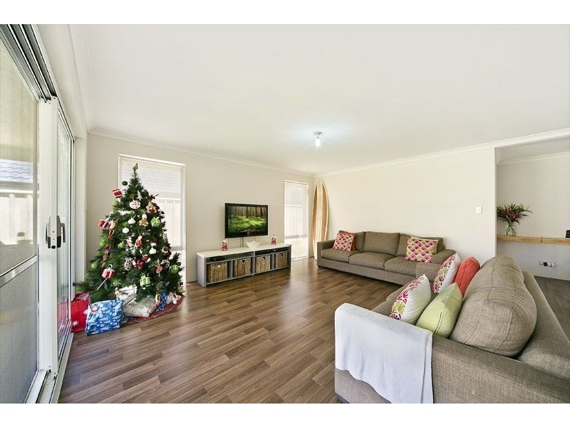 17 Neilson Street, Hammond Park WA 6164